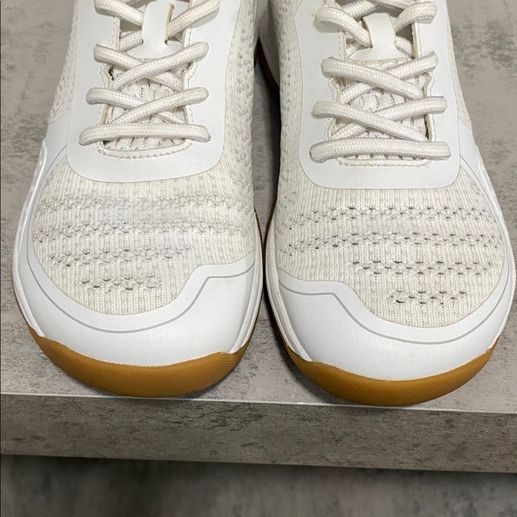 Born Primitive White and Gray Athletic Shoes Size 8 - Picture 5 of 14